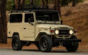 Toyota Land Cruiser Hard Top 5-Speed (FJ43) '1982